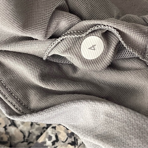 Lululemon Top Womens 4 Floral Tone It Tank Performance Gym Activewear Work Out - Picture 7 of 7